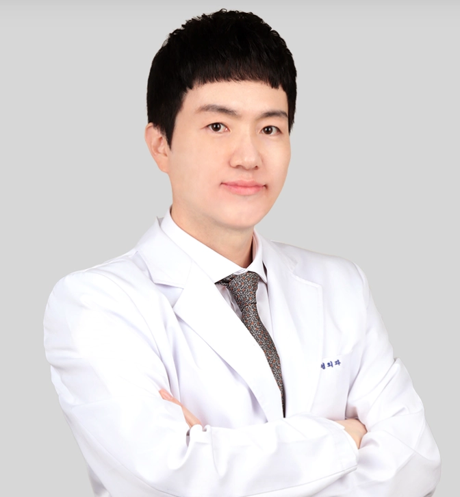 Male rhinoplasty specialist in Seoul wearing a white medical coat